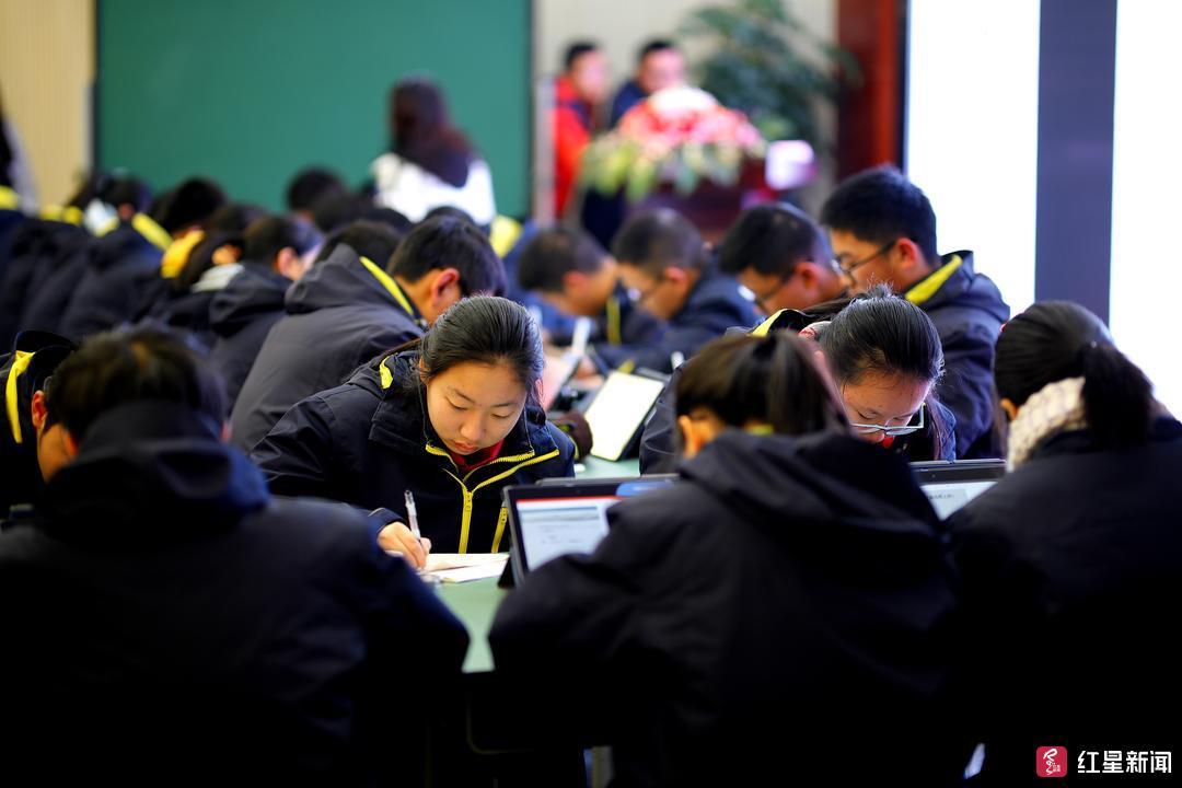 2025年香港正版资料免费大全仔细释义、解释与落实